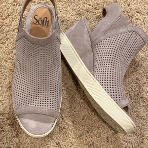 gray leather heels sandals by Sofft sz 7